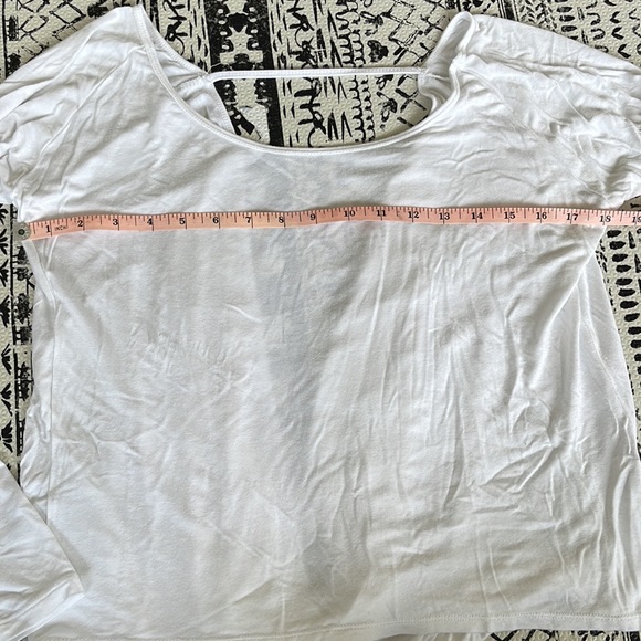 Zyia Namaste Long Sleeve Tee in White size small Open Back Yoga Activewear - Picture 7 of 8